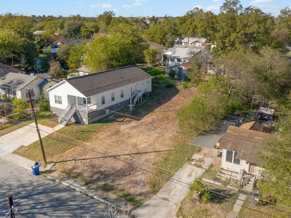 1827 CENTER ST, San Antonio, TX 78202