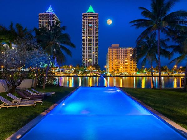 4745 Pine Tree Dr, Miami Beach, FL 33140