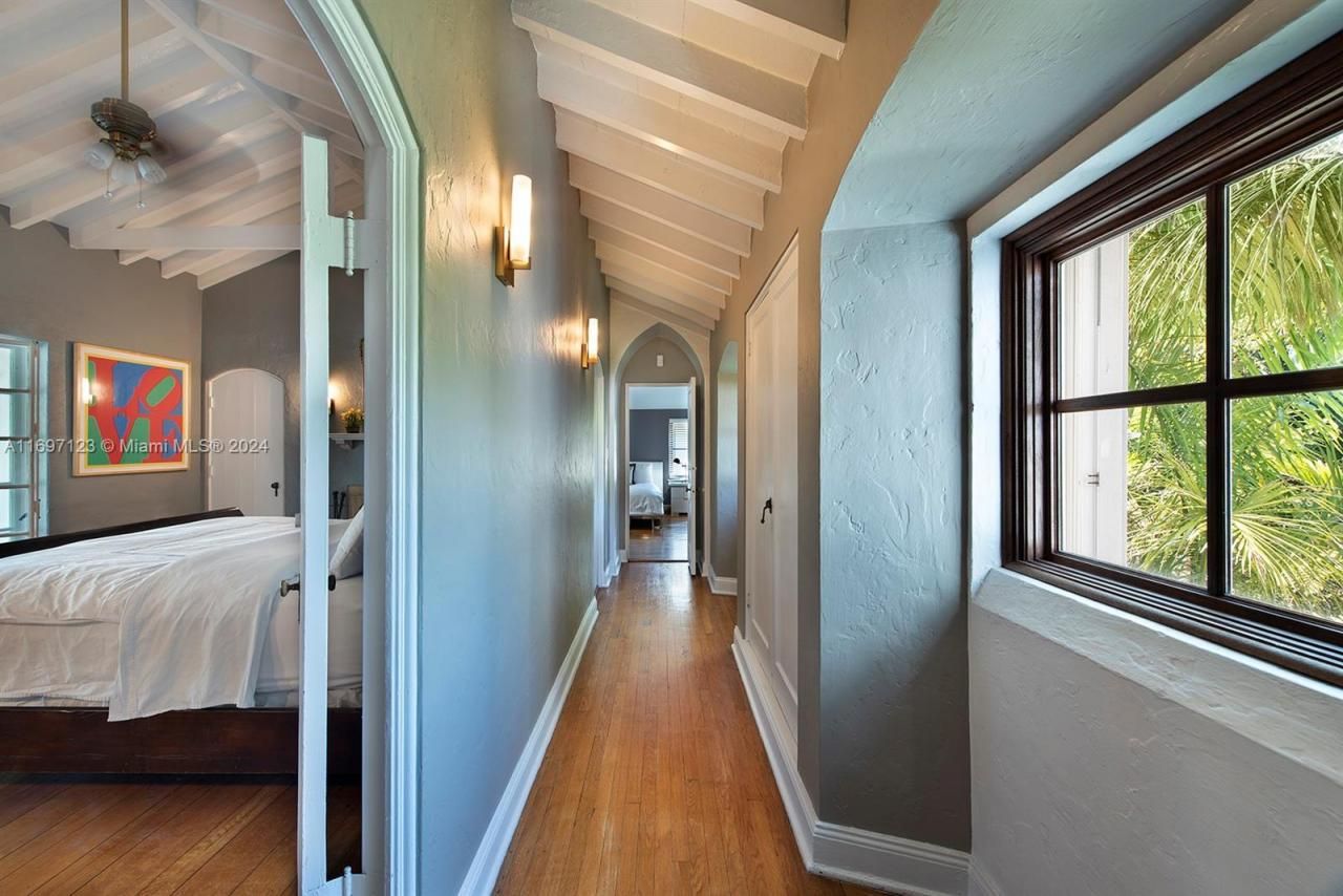 4745 Pine Tree Dr, Miami Beach, FL 33140 Photo