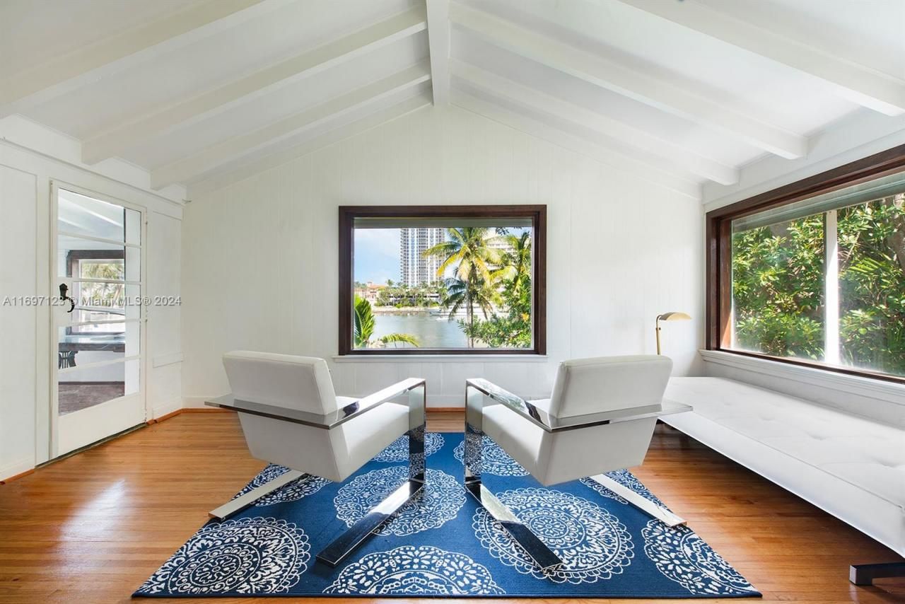 4745 Pine Tree Dr, Miami Beach, FL 33140 Photo