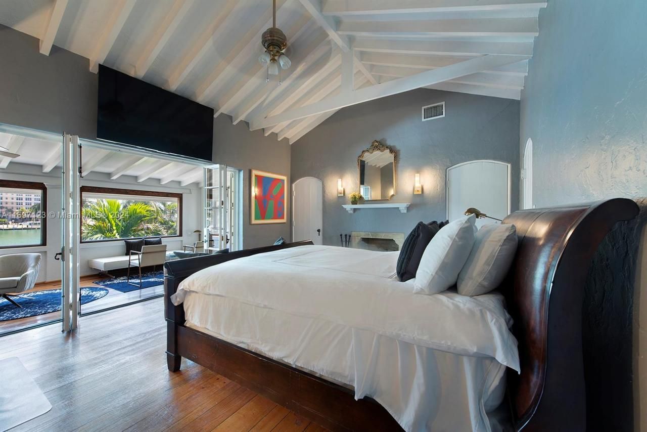 4745 Pine Tree Dr, Miami Beach, FL 33140 Photo