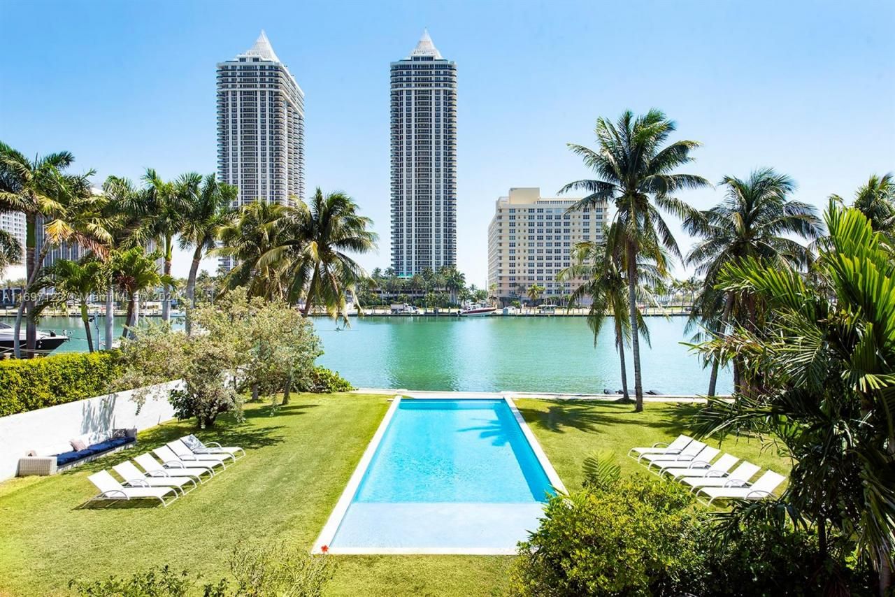 4745 Pine Tree Dr, Miami Beach, FL 33140 Photo