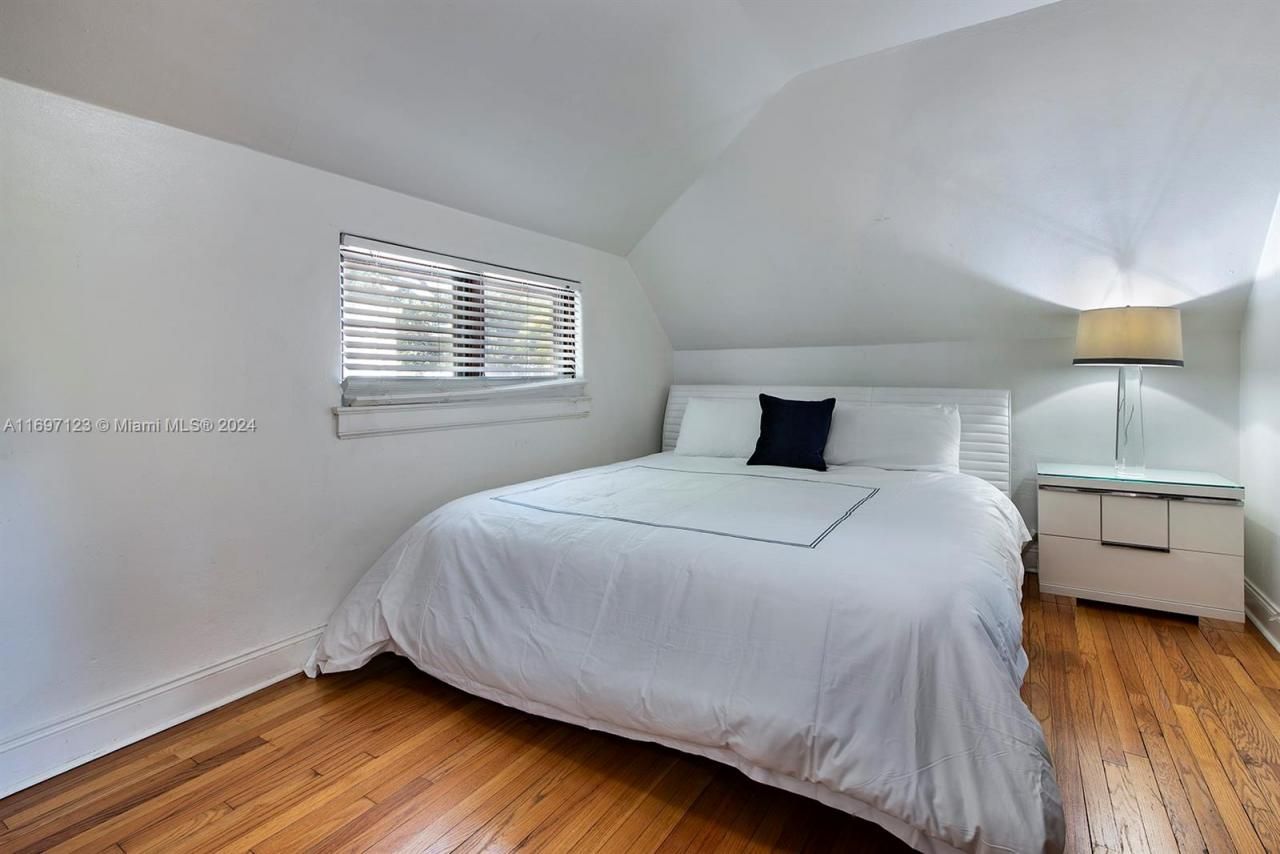 4745 Pine Tree Dr, Miami Beach, FL 33140 Photo