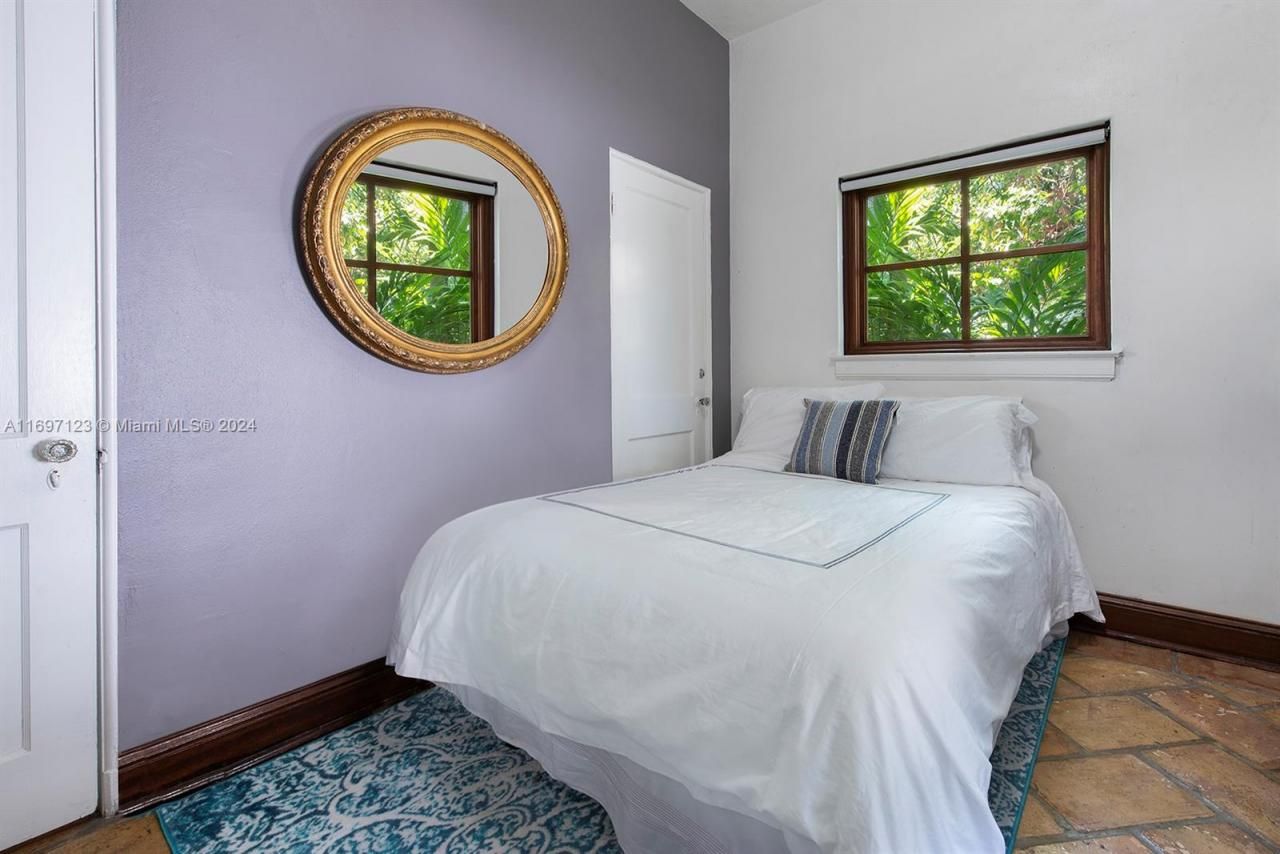 4745 Pine Tree Dr, Miami Beach, FL 33140 Photo