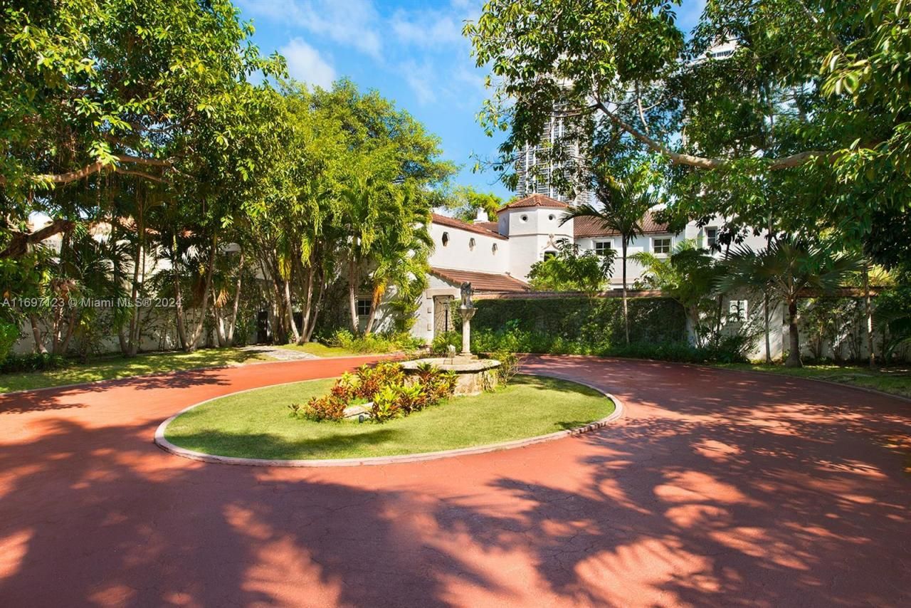 4745 Pine Tree Dr, Miami Beach, FL 33140 Photo