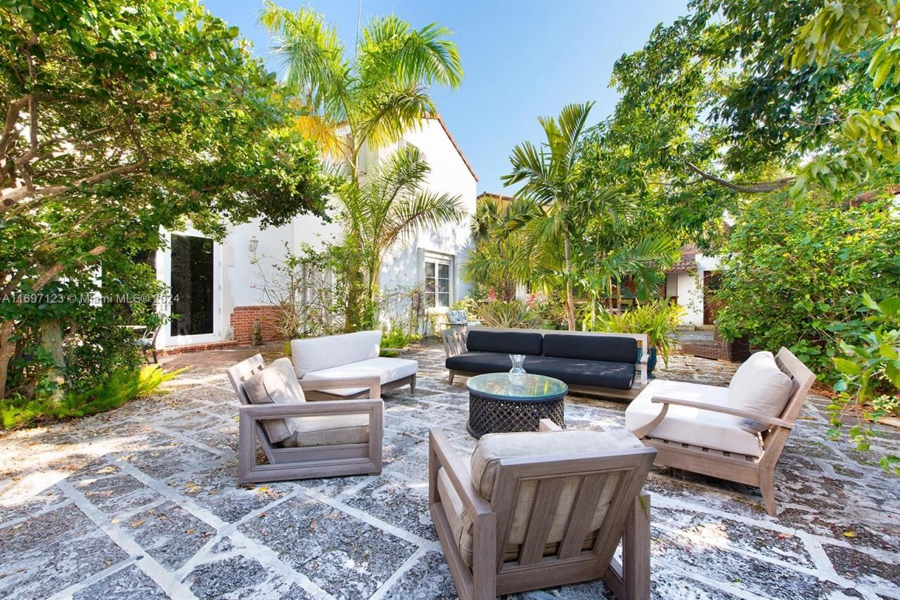 4745 Pine Tree Dr, Miami Beach, FL 33140 Photo