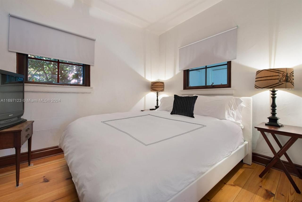 4745 Pine Tree Dr, Miami Beach, FL 33140 Photo