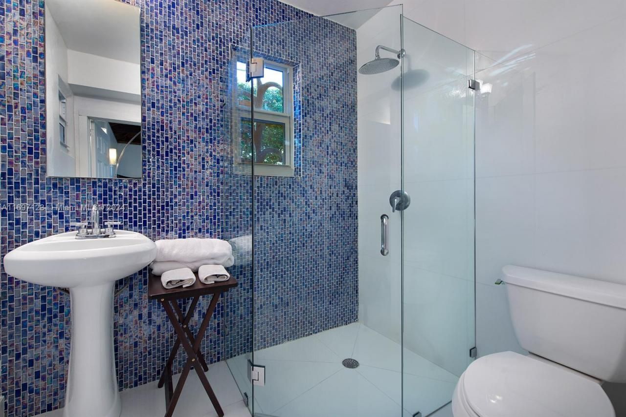 4745 Pine Tree Dr, Miami Beach, FL 33140 Photo