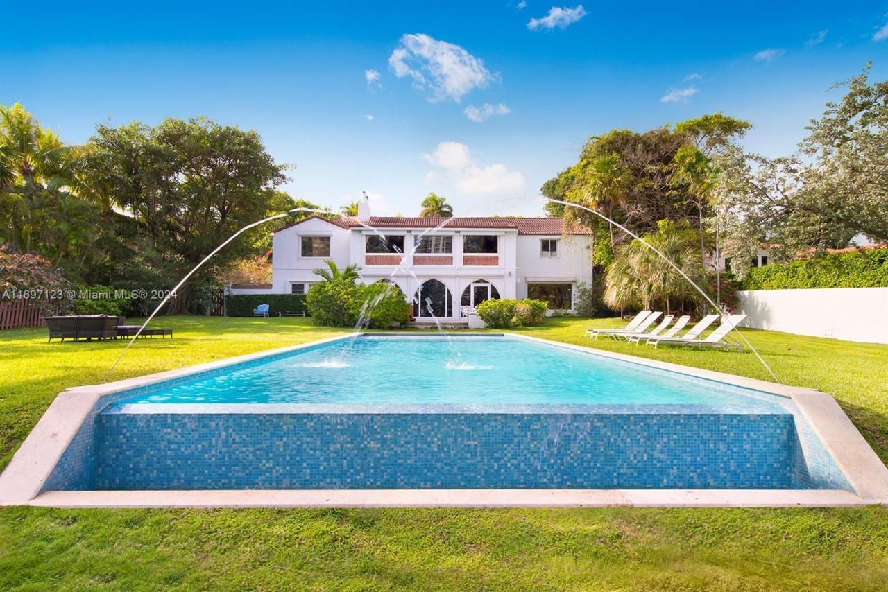 4745 Pine Tree Dr, Miami Beach, FL 33140 Photo