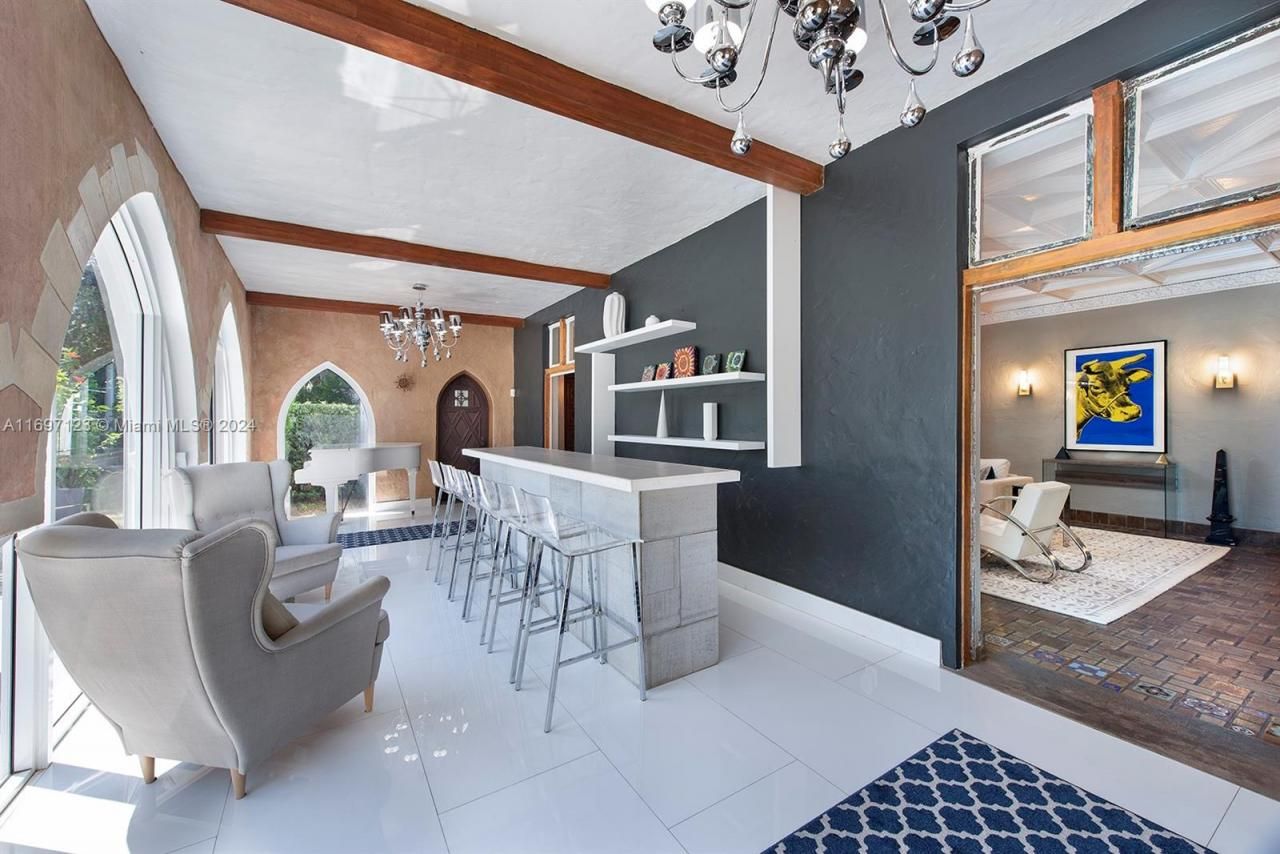 4745 Pine Tree Dr, Miami Beach, FL 33140 Photo