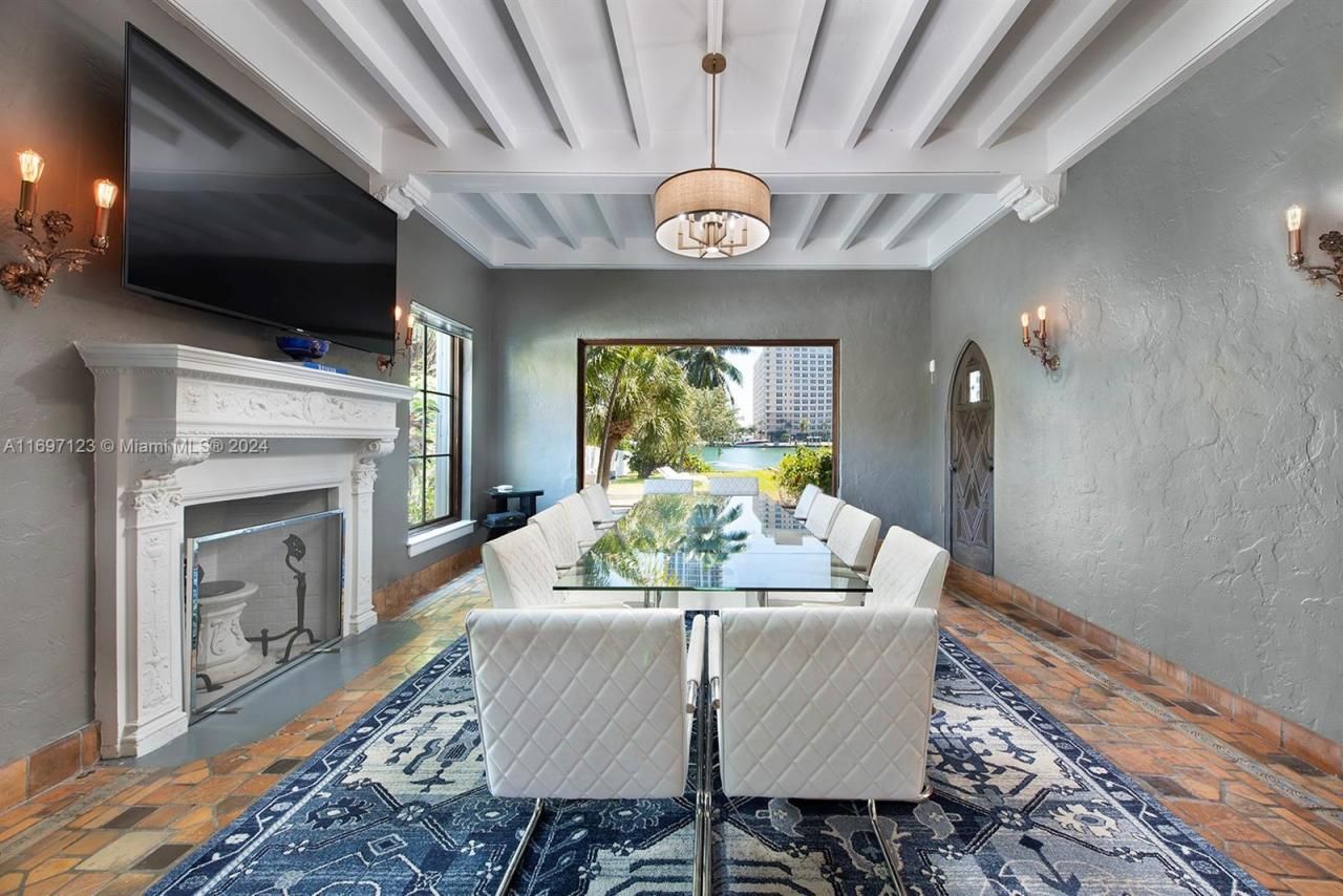4745 Pine Tree Dr, Miami Beach, FL 33140 Photo