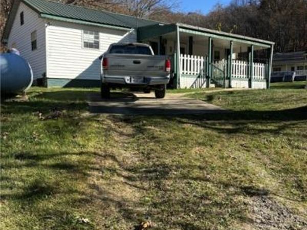 228 Calispel Ridge Road, Leon, WV 25123