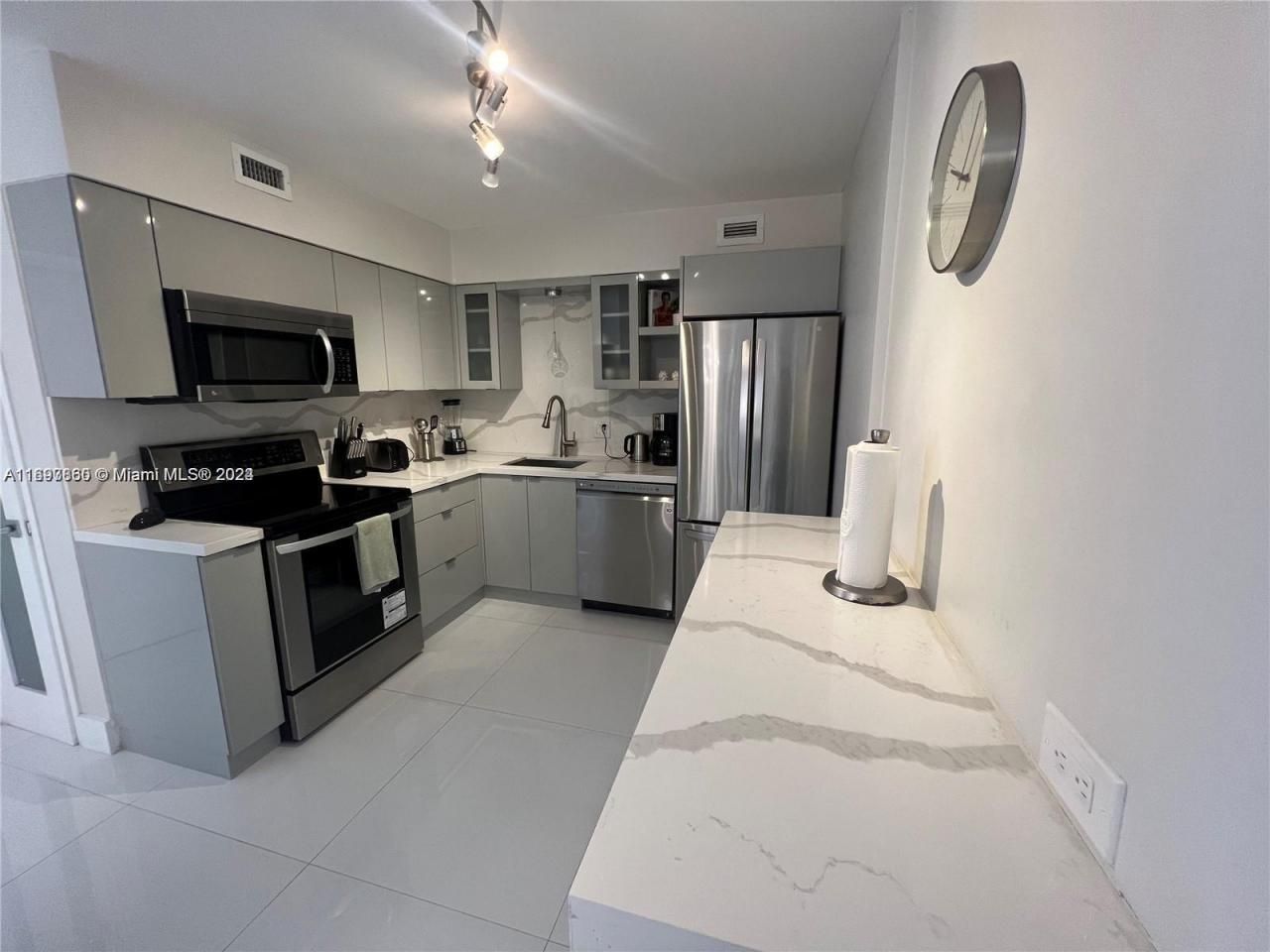 5161 Collins Ave, Unit 1403, Miami Beach, FL 33140 Photo