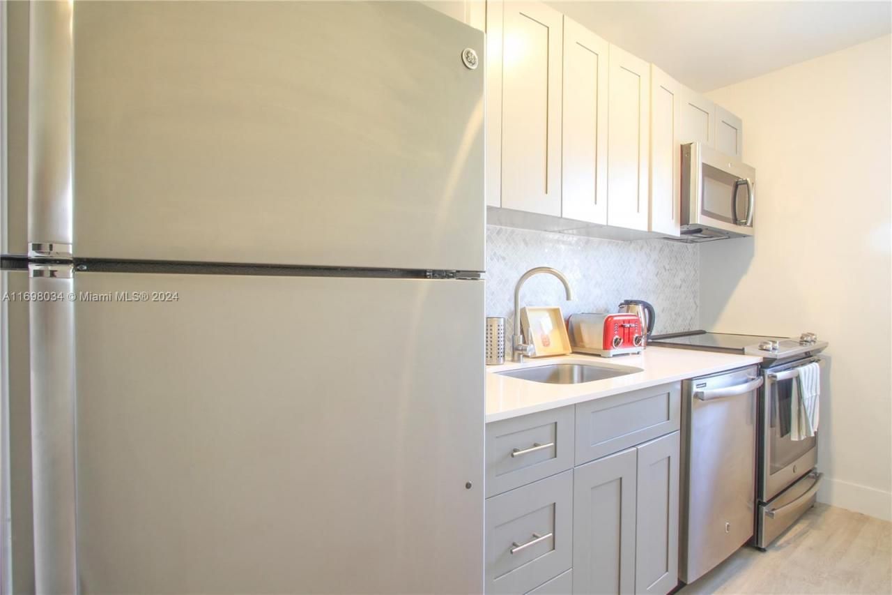 6238 SW 59th Pl, Unit 10, South Miami, FL 33143 Photo