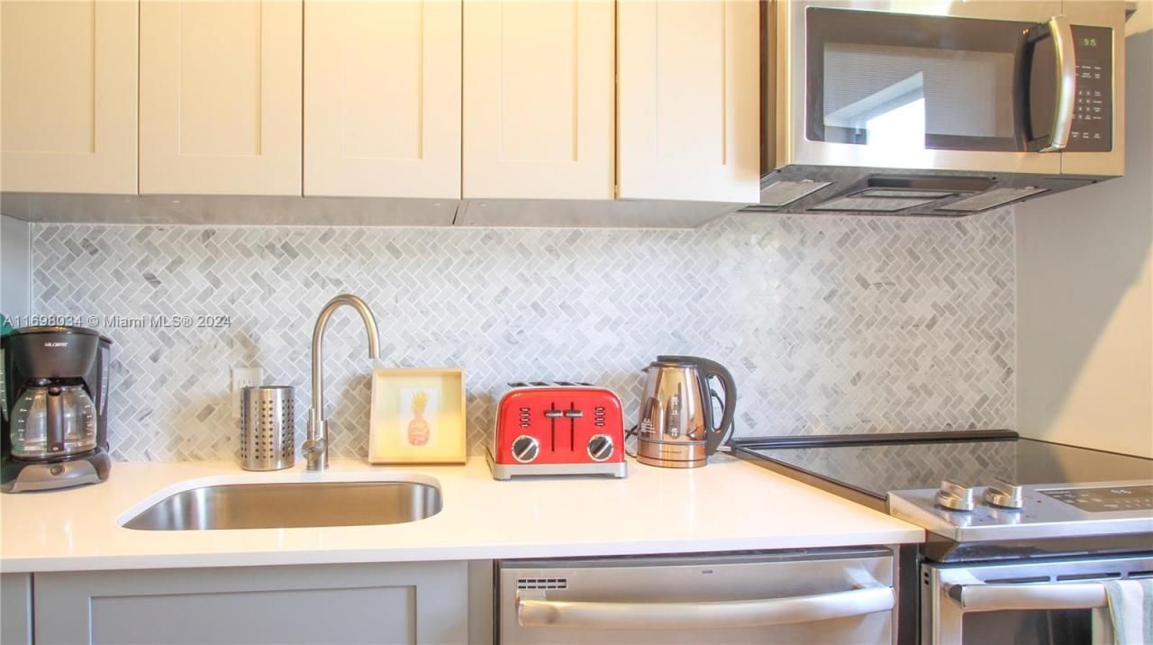 6238 SW 59th Pl, Unit 10, South Miami, FL 33143 Photo