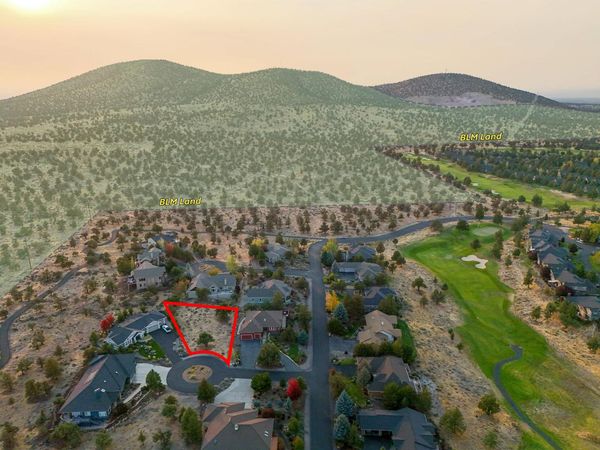 2255 Crossbill Court, Redmond, OR 97756