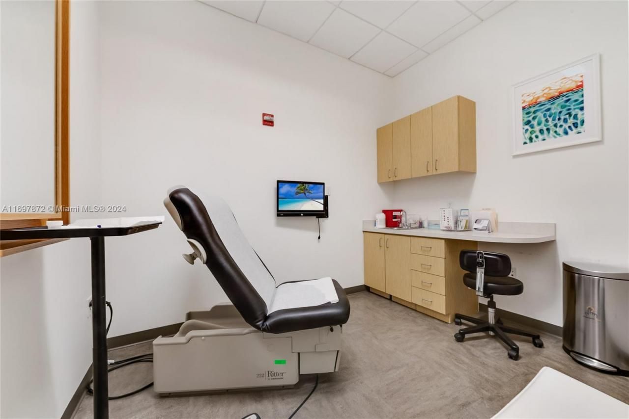 6705 Red Rd, Unit 518, Coral Gables, FL 33143 Photo