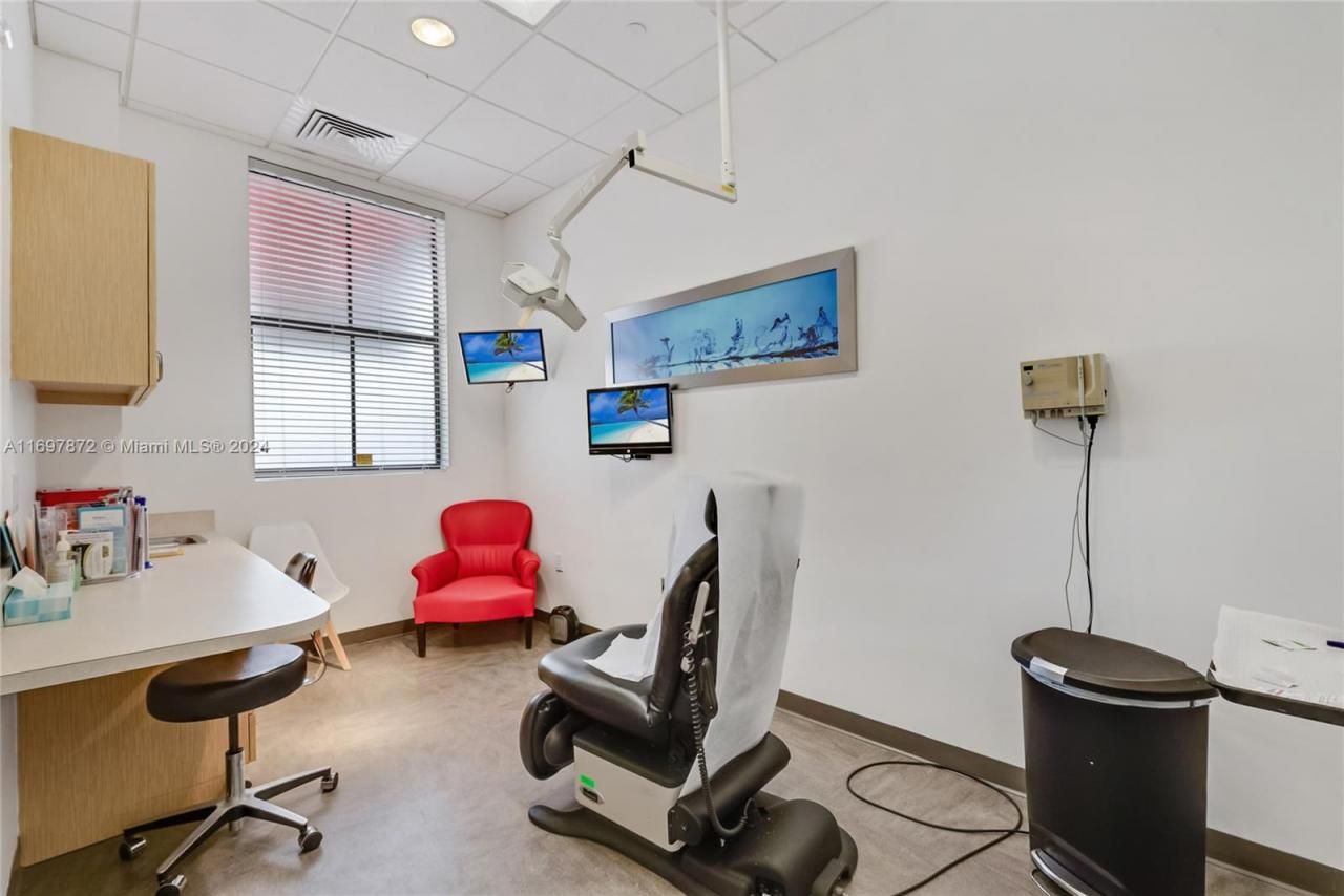 6705 Red Rd, Unit 518, Coral Gables, FL 33143 Photo