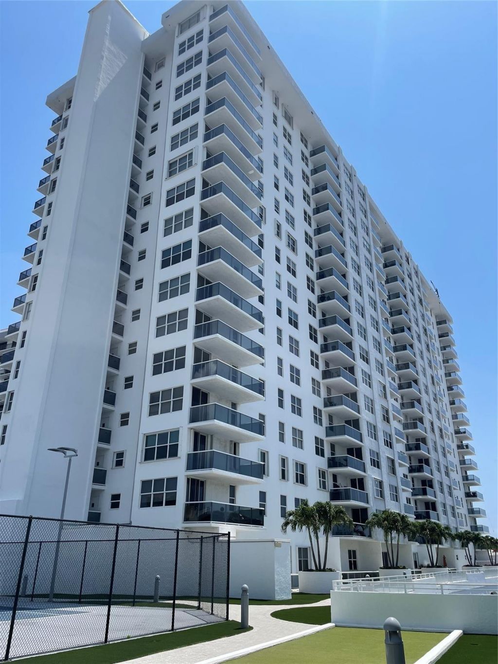 3015 N Ocean Boulevard, Unit 18J, Fort Lauderdale, FL 33308 Photo
