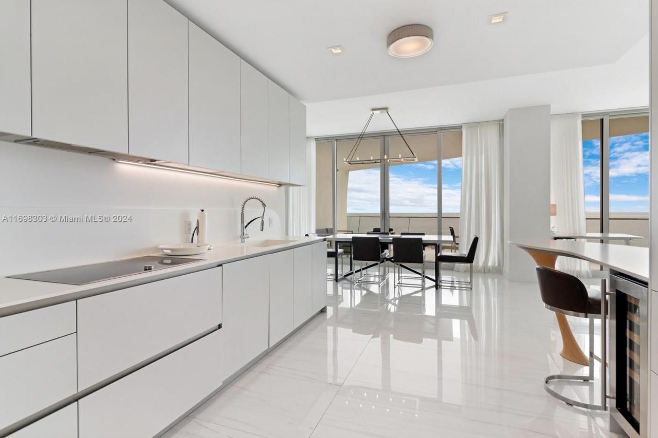 16901 Collins Ave, Unit 1402, Sunny Isles Beach, FL 33160 Photo