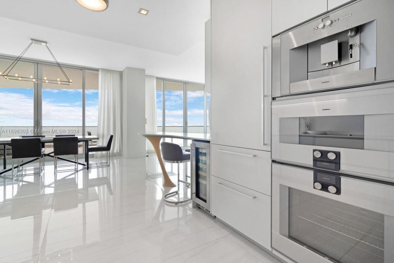16901 Collins Ave, Unit 1402, Sunny Isles Beach, FL 33160 Photo