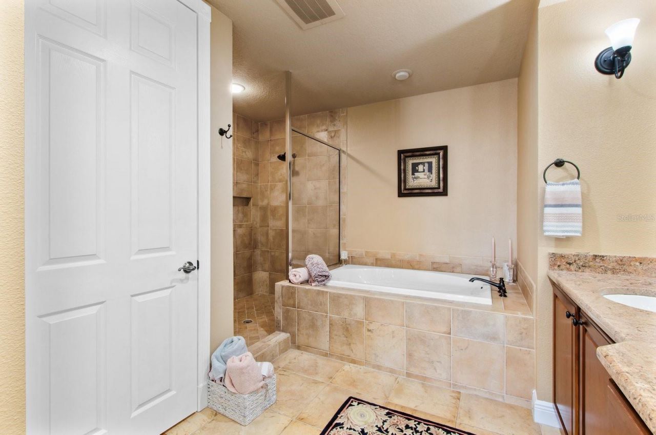 5209 Manorwood Drive, Unit 3A, Sarasota, FL 34235 Photo