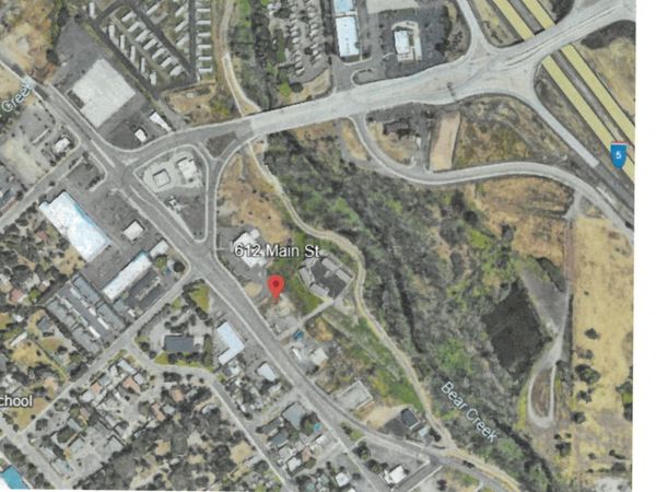 612 N Main Street, Phoenix, OR 97535