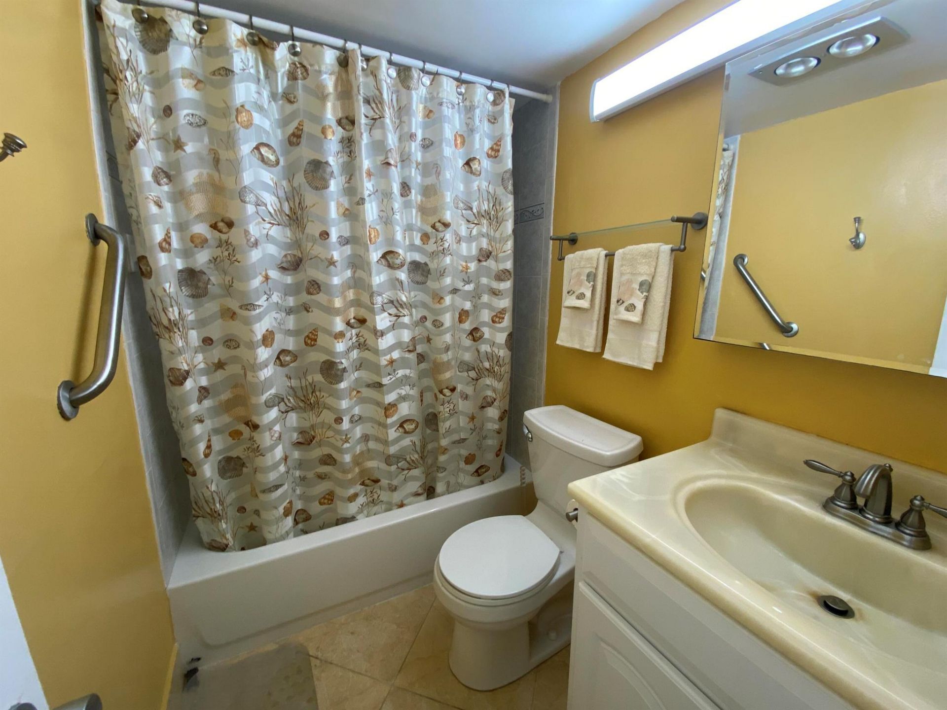95 Cambridge E, Unit 95, West Palm Beach, FL 33417 Photo