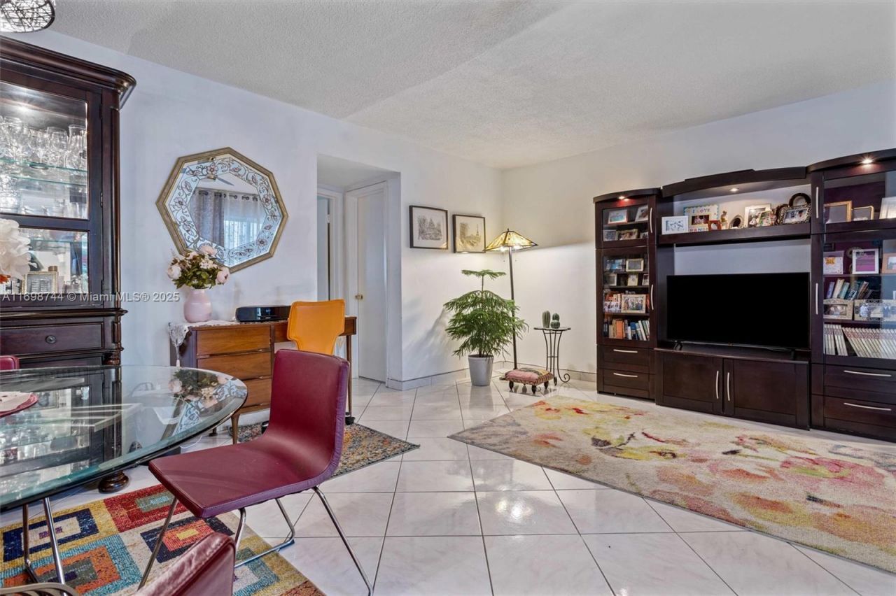 501 Blue Heron Dr, Unit 202-A, Hallandale Beach, FL 33009 Photo