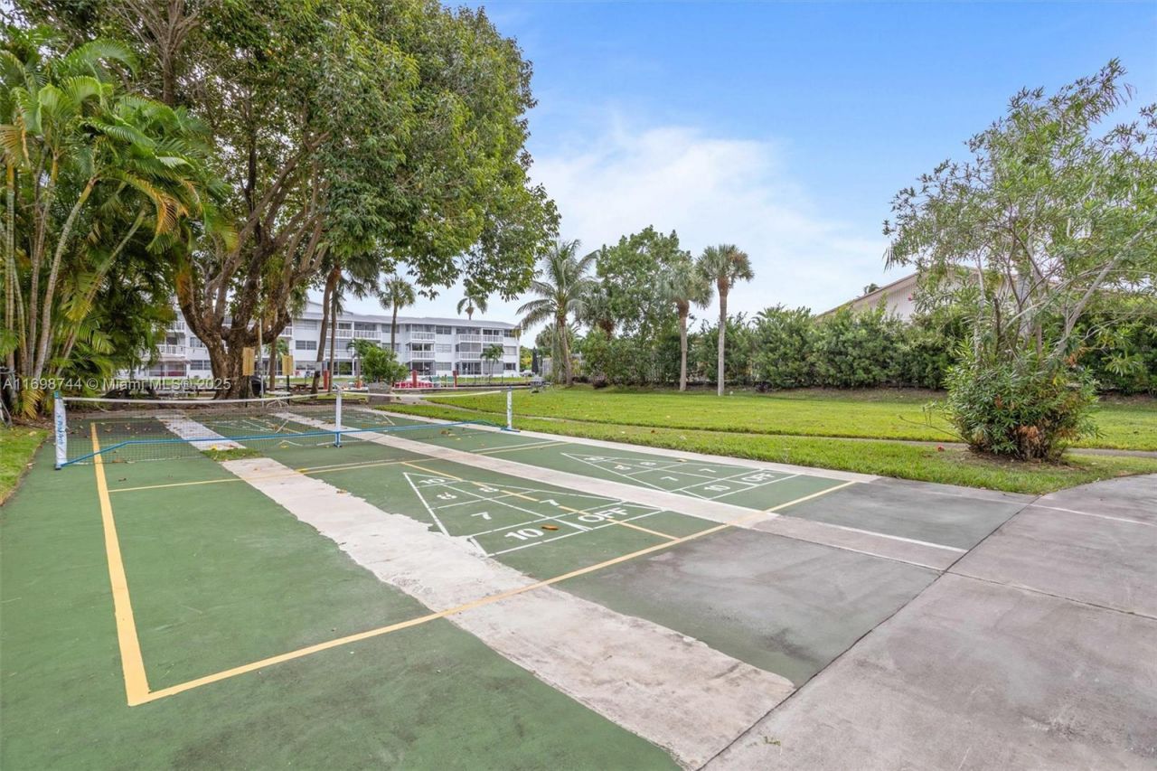 501 Blue Heron Dr, Unit 202-A, Hallandale Beach, FL 33009 Photo