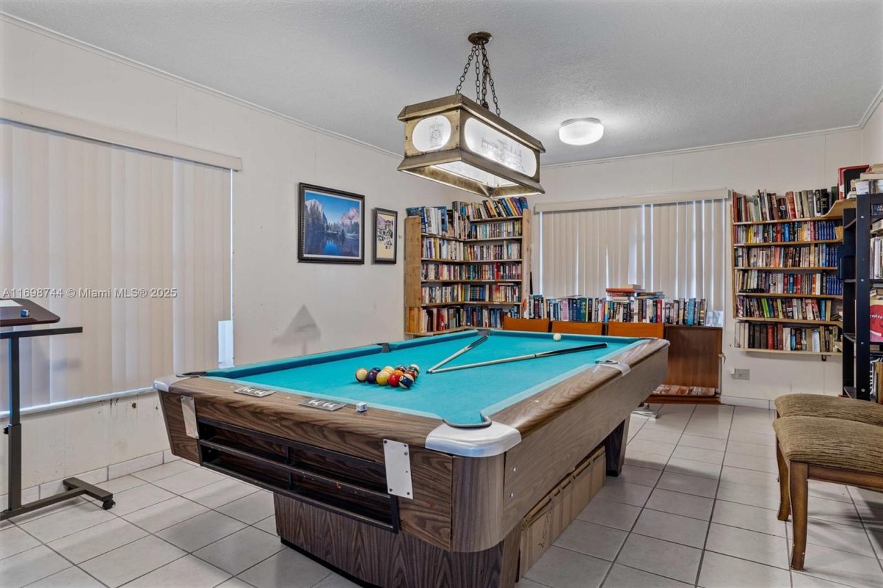 501 Blue Heron Dr, Unit 202-A, Hallandale Beach, FL 33009 Photo