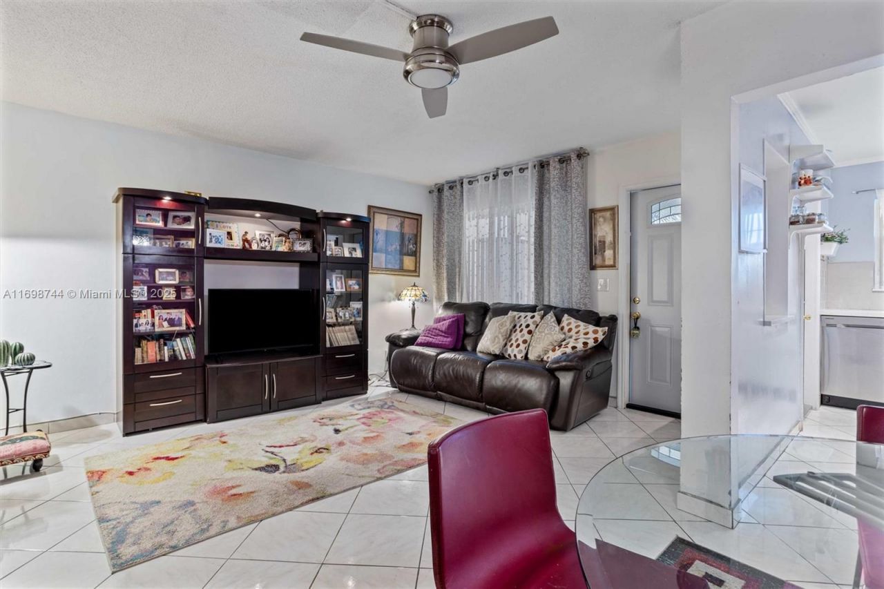 501 Blue Heron Dr, Unit 202-A, Hallandale Beach, FL 33009 Photo