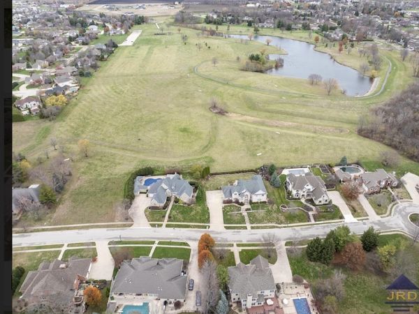 9 Baker Park Avenue, Peru, IL 61354