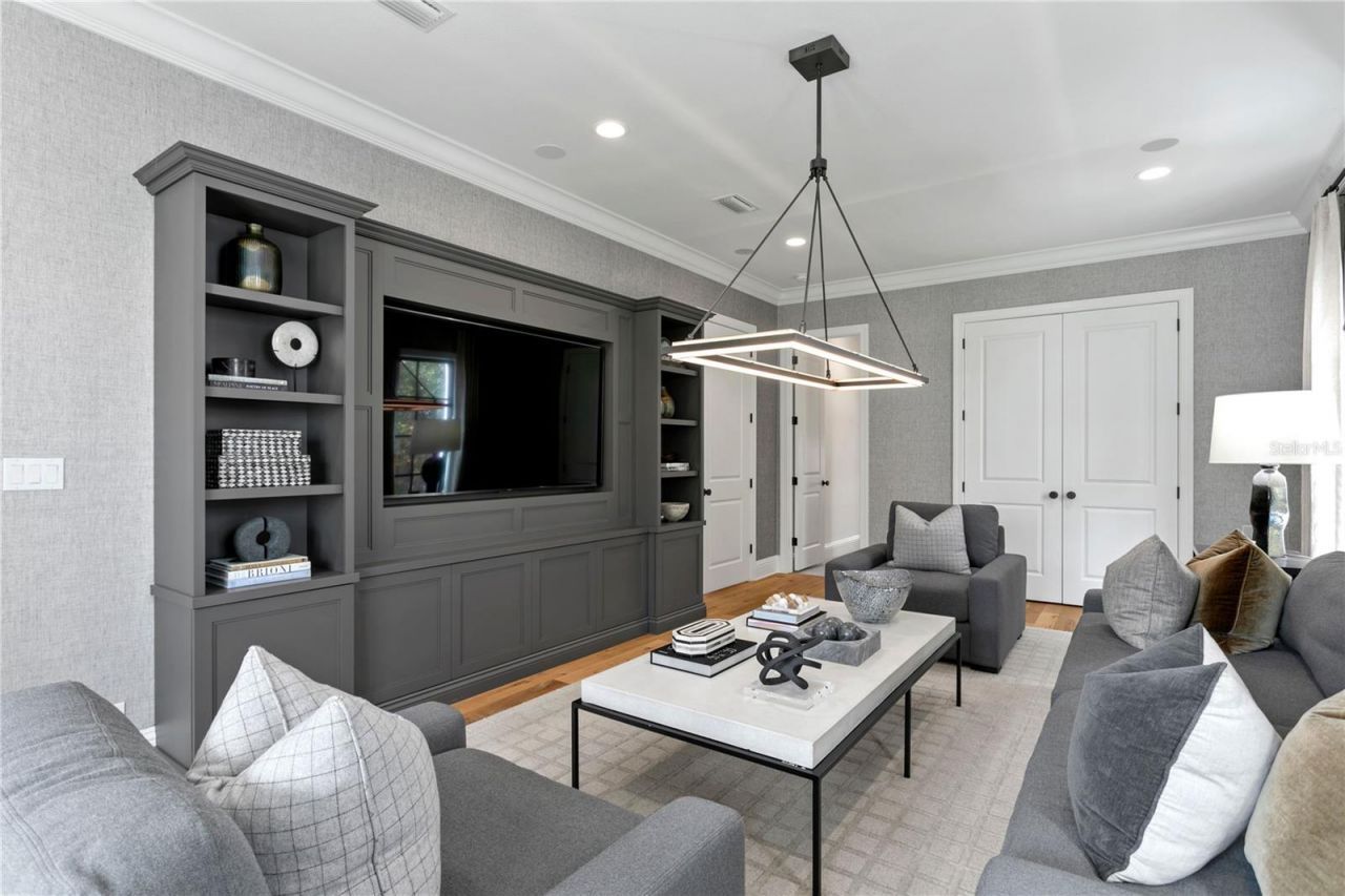 5811 Mariner Street, Tampa, FL 33609 Photo