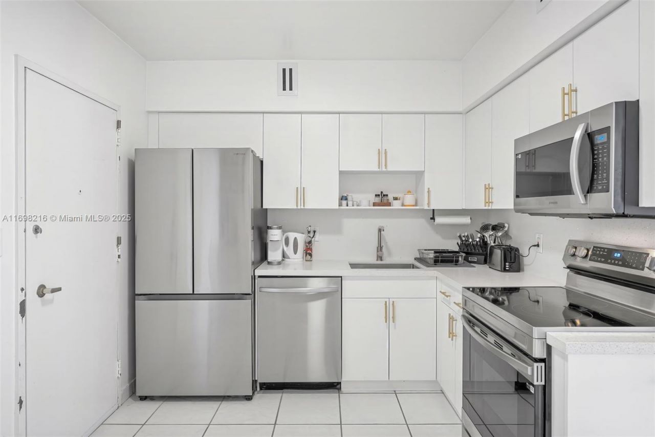 5700 Collins Ave, Unit 5B, Miami Beach, FL 33140 Photo