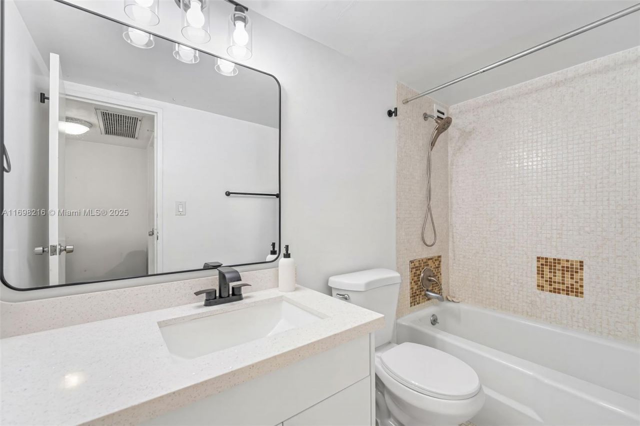 5700 Collins Ave, Unit 5B, Miami Beach, FL 33140 Photo