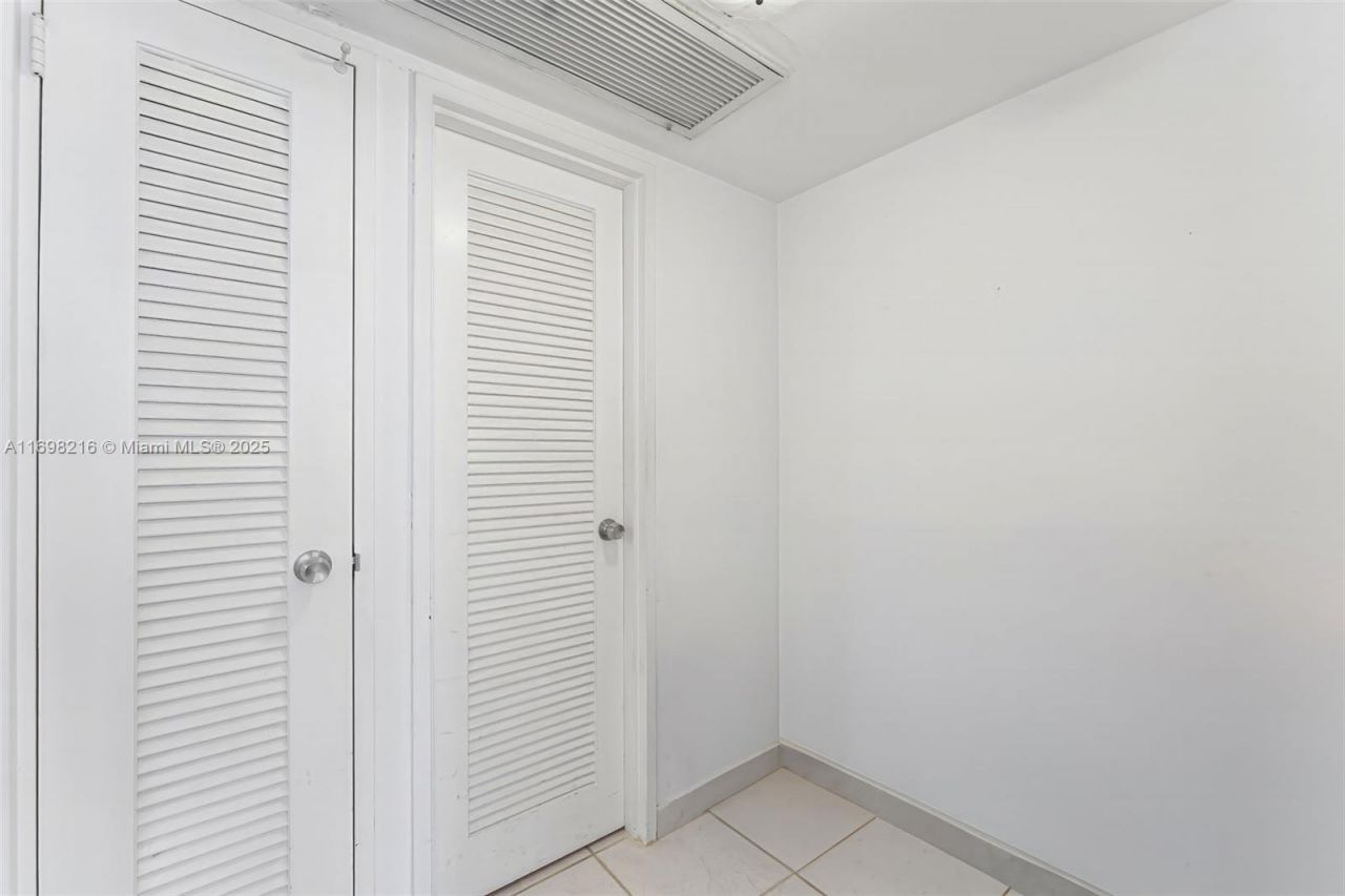 5700 Collins Ave, Unit 5B, Miami Beach, FL 33140 Photo