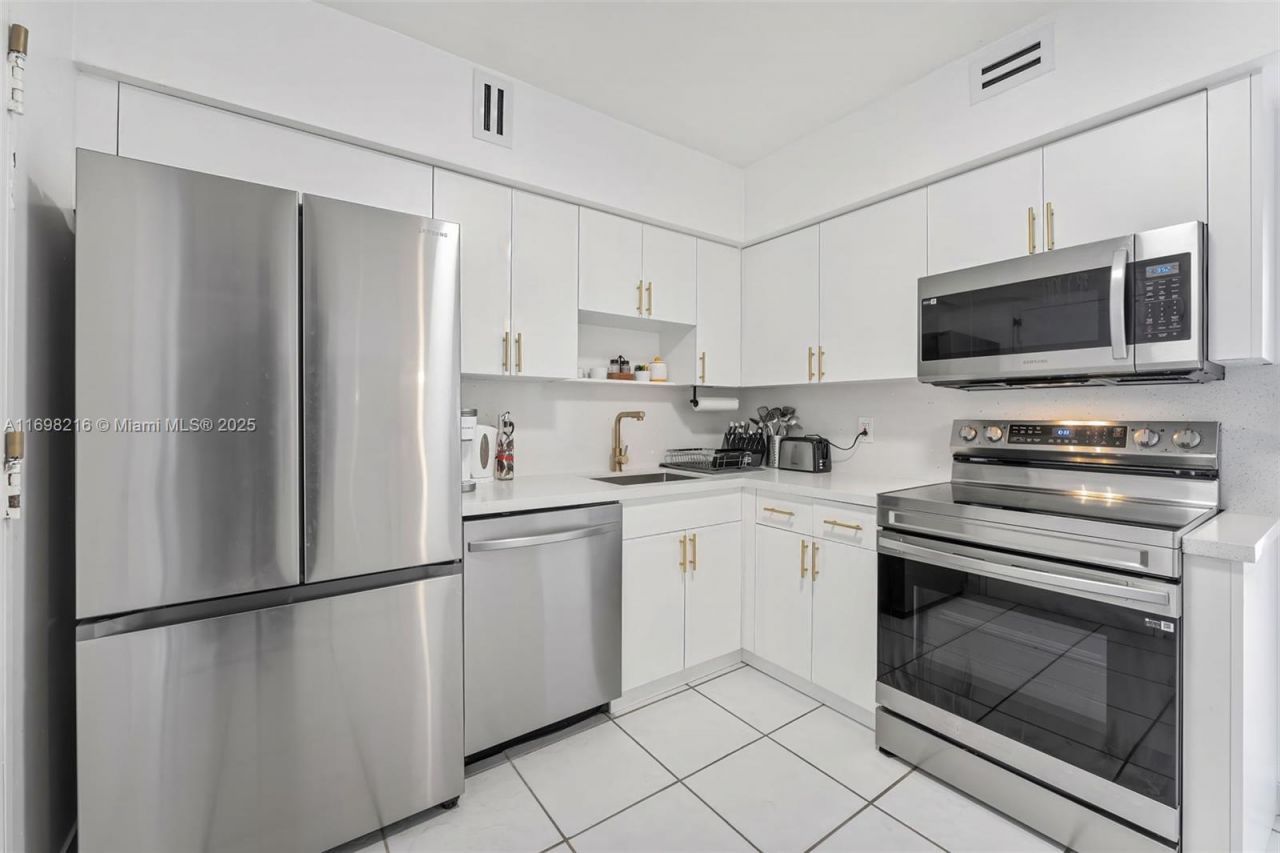 5700 Collins Ave, Unit 5B, Miami Beach, FL 33140 Photo