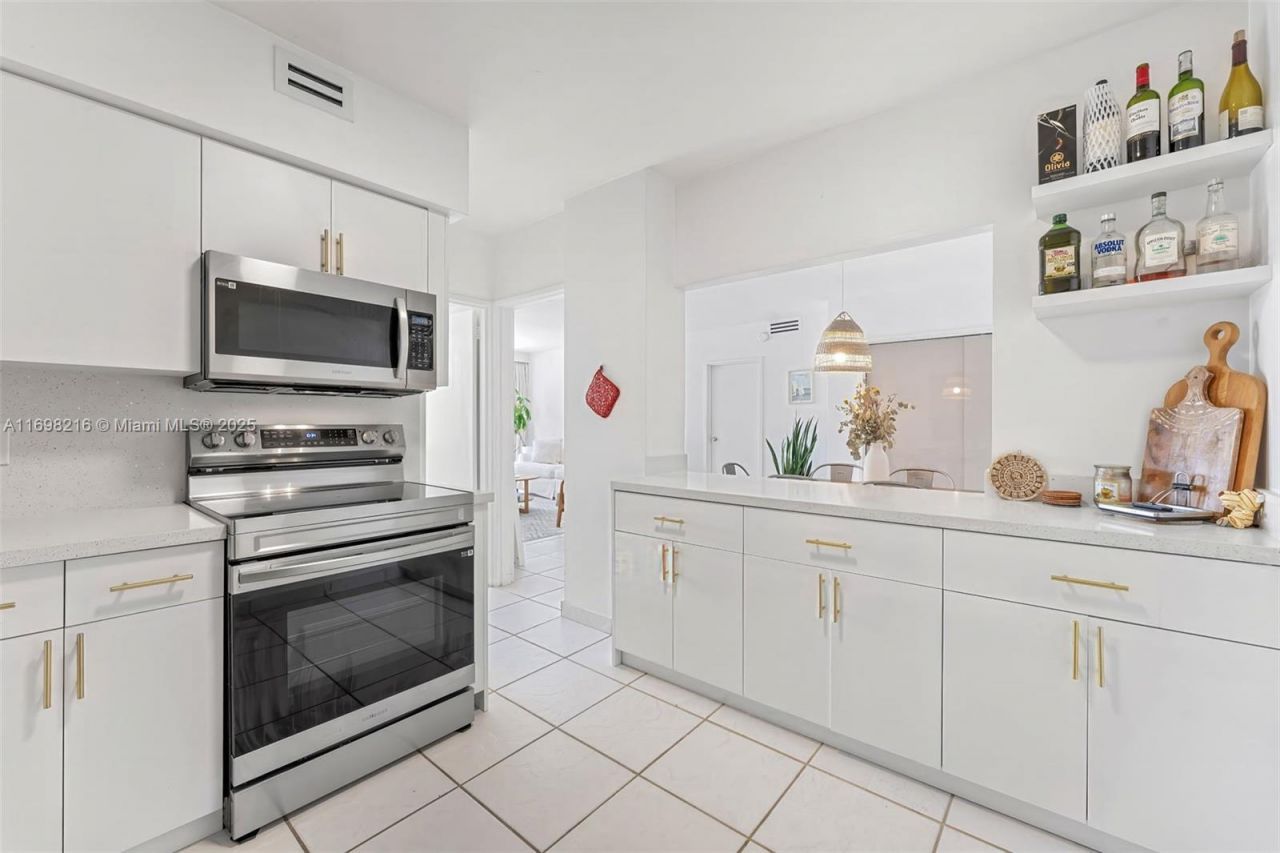 5700 Collins Ave, Unit 5B, Miami Beach, FL 33140 Photo