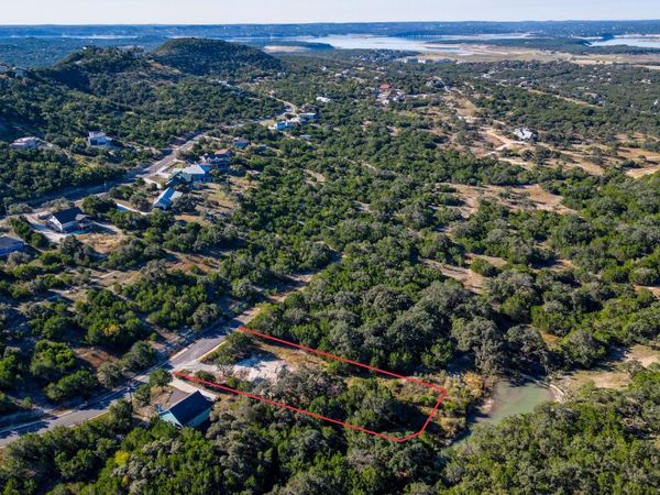1300 FLAGSTONE DR, Fischer, TX 78623