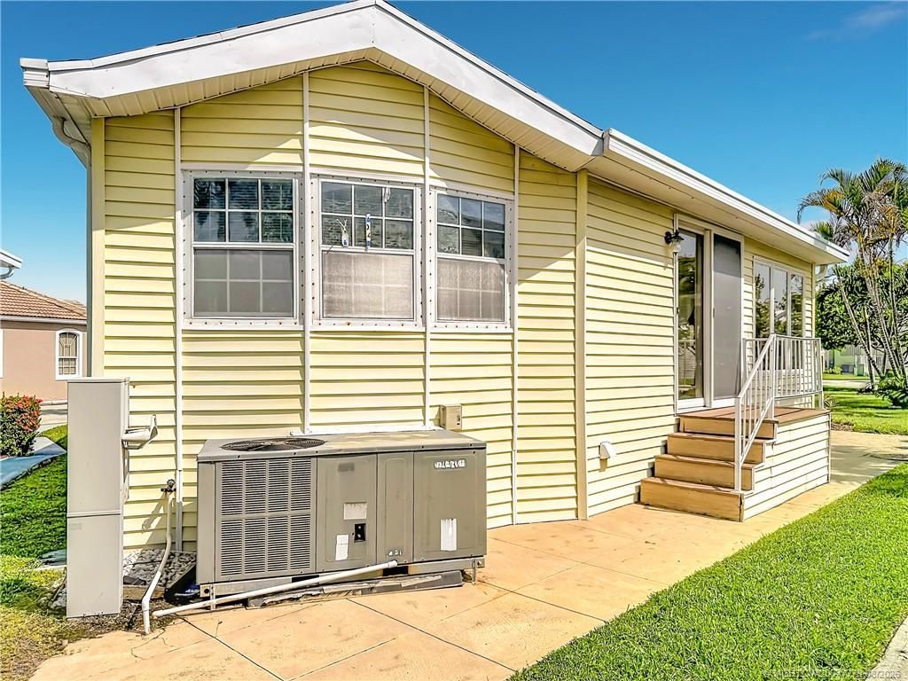691 Nettles Boulevard, Jensen Beach, FL 34957 Photo