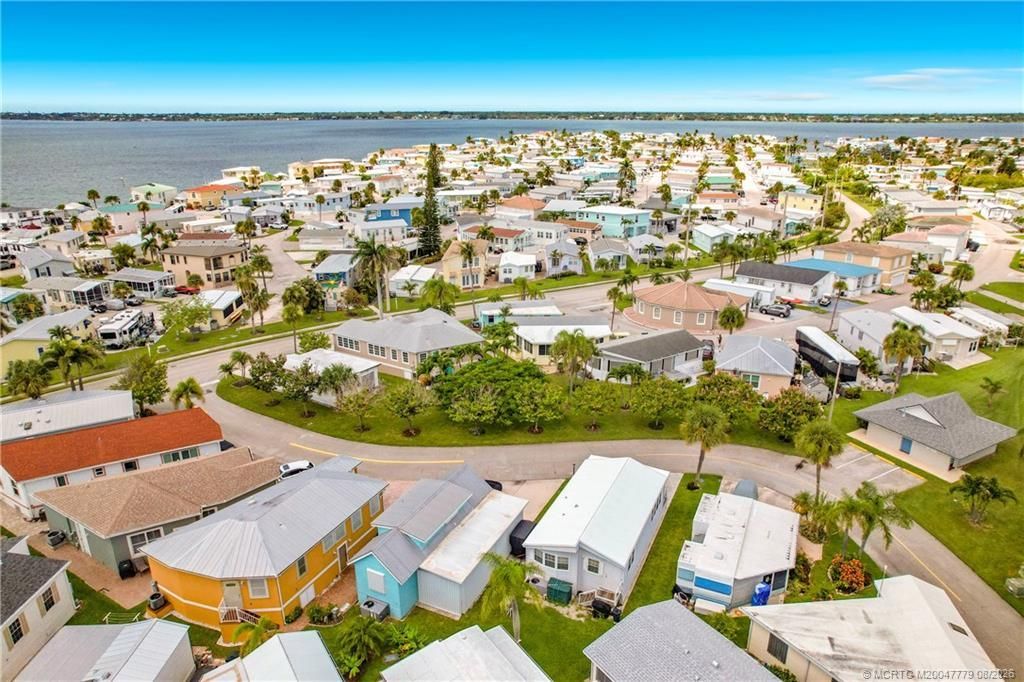 691 Nettles Boulevard, Jensen Beach, FL 34957 Photo