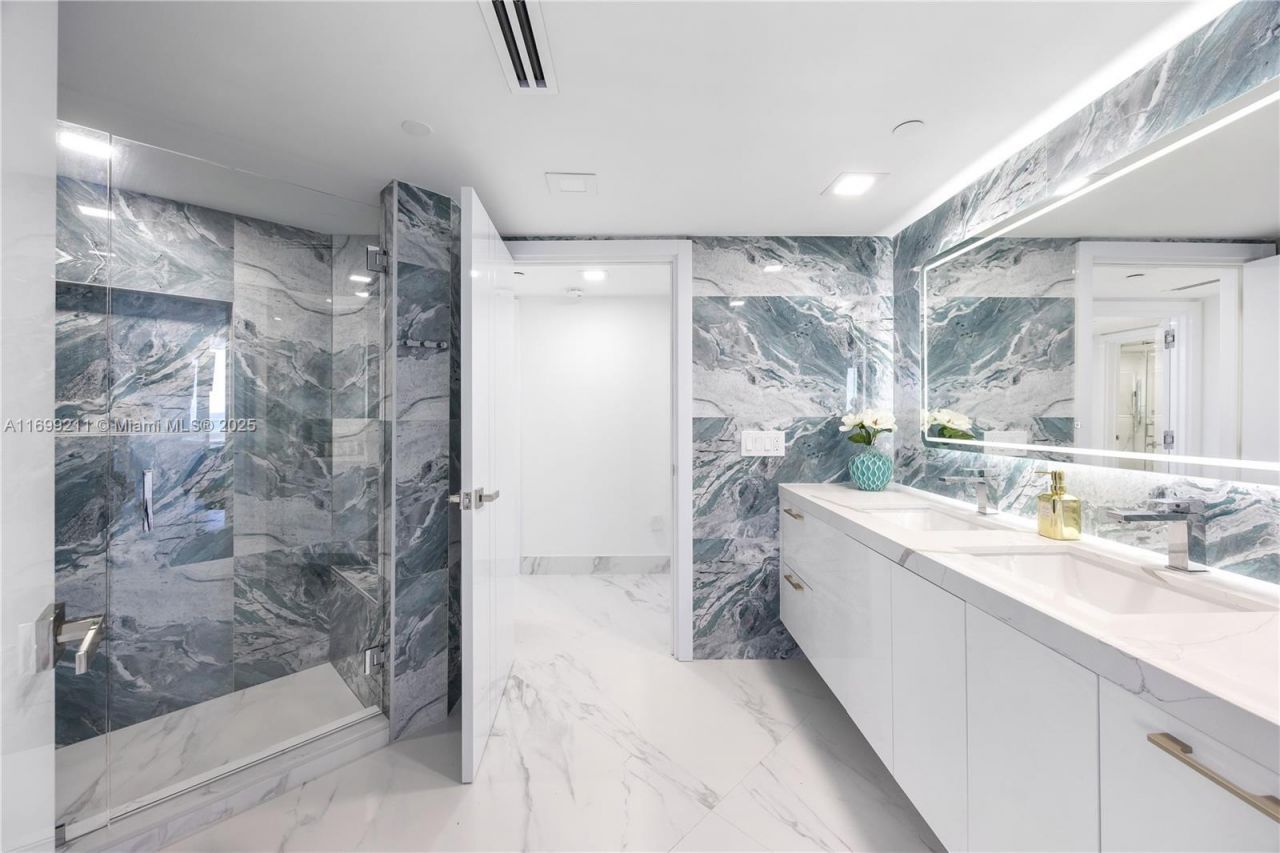 16445 Collins Ave, Unit 1126, Sunny Isles Beach, FL 33160 Photo