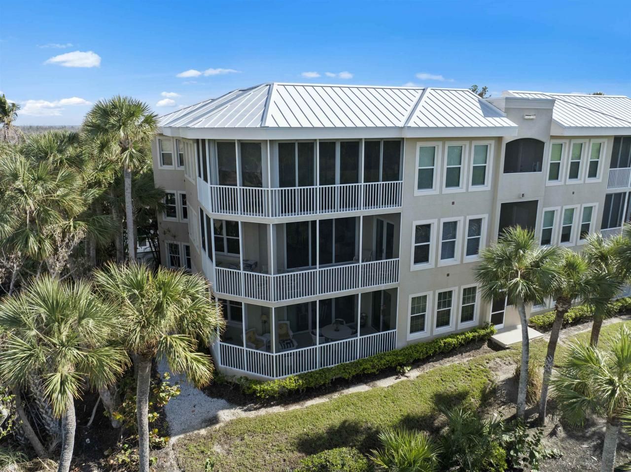 5681 Baltusrol Ct, Unit 2B, Sanibel, FL 33957 Photo