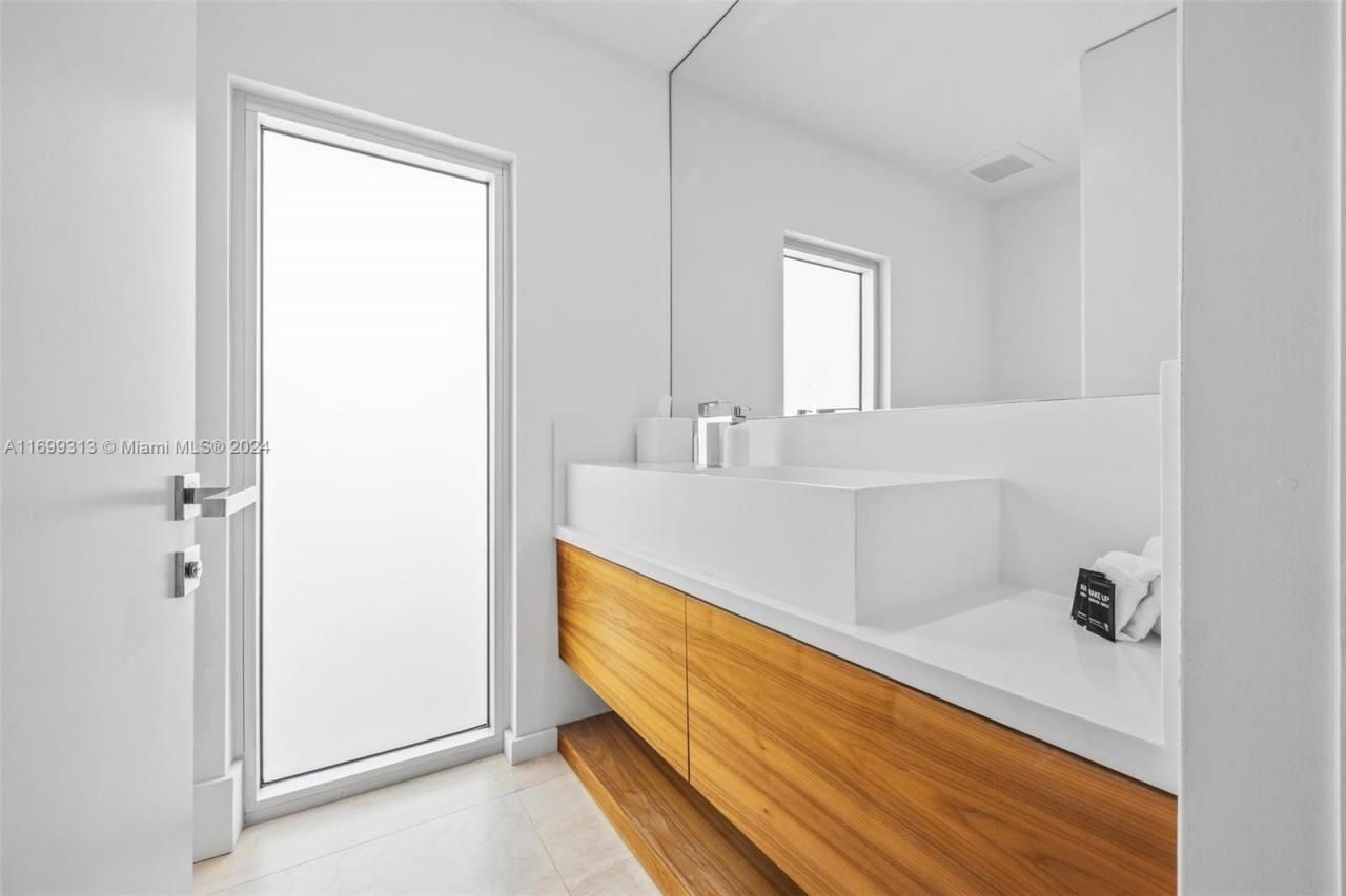 323 Atlantic Ave, Unit Na, Sunny Isles Beach, FL 33160 Photo