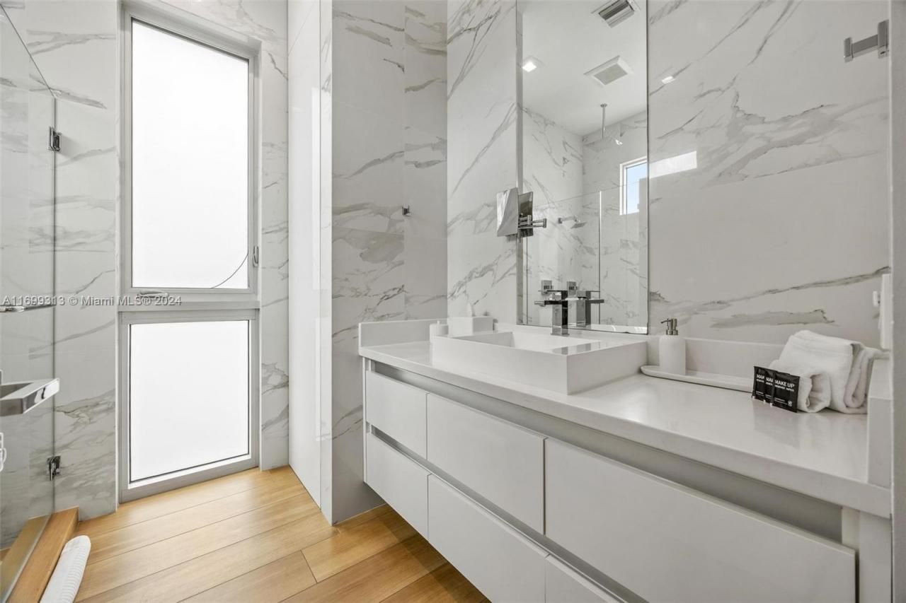 323 Atlantic Ave, Unit Na, Sunny Isles Beach, FL 33160 Photo