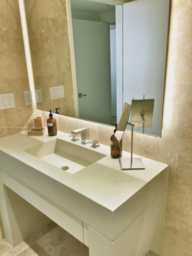 102 24th St, Unit 1421, Miami Beach, FL 33139 Photo