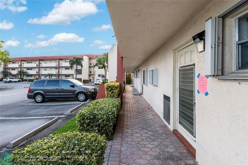 9611 N Hollybrook Lake Drive, Unit 107, Pembroke Pines, FL 33025 Photo