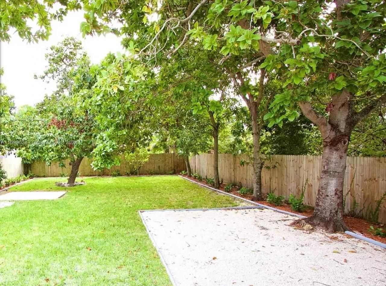 1438 NW 27th St, Miami, FL 33142 Photo