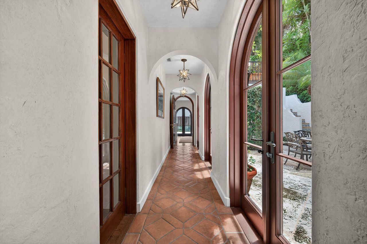 424 Brazilian Avenue, Palm Beach, FL 33480 Photo